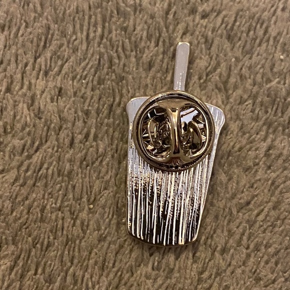 Iced coffee lapel pin - Picture 3 of 3